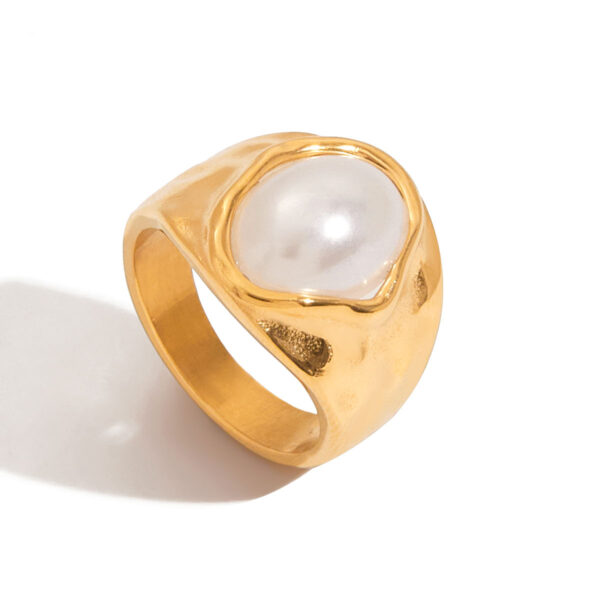 acrylic pearl hammered ring – elegant