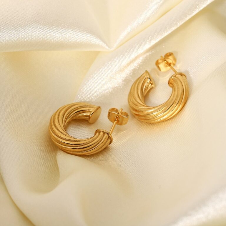 twisted cc hoop earrings – 18k gold plated