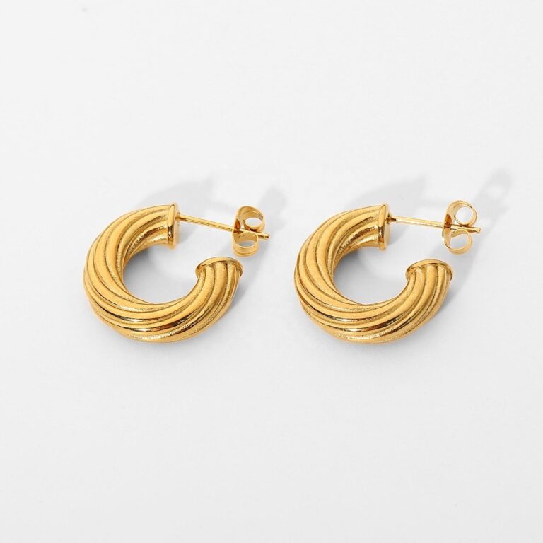 twisted cc hoop earrings – 18k gold plated
