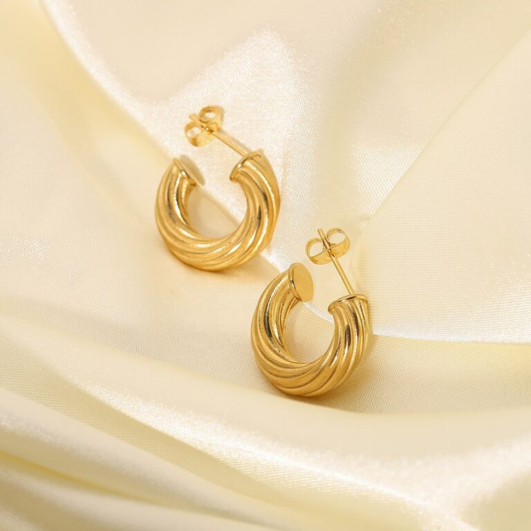 twisted cc hoop earrings – 18k gold plated