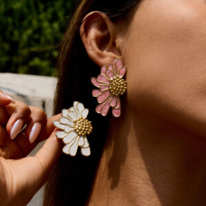 pink & white daisy stud earrings