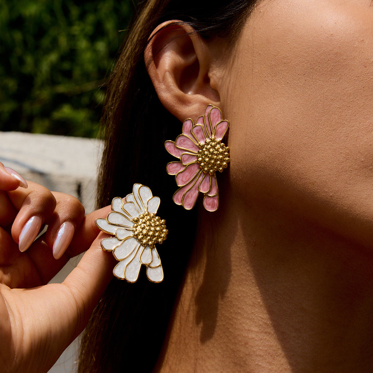 pink & white daisy stud earrings