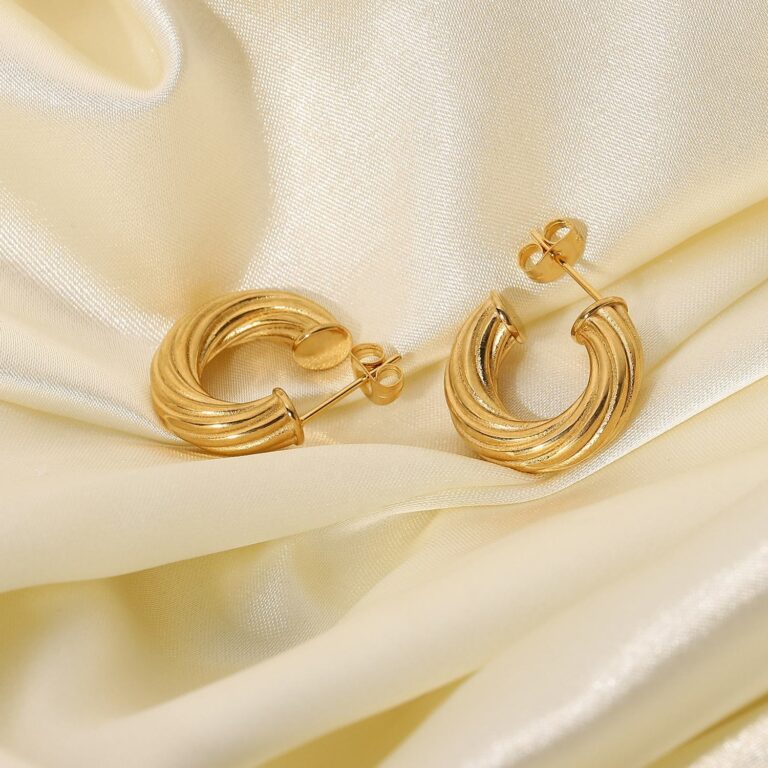 twisted cc hoop earrings – 18k gold plated